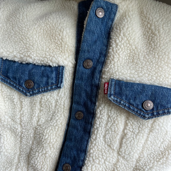 Women’s size XS Levi’s Sherpa jacket - Picture 2 of 4
